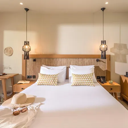 Hotel Pyriá 4*