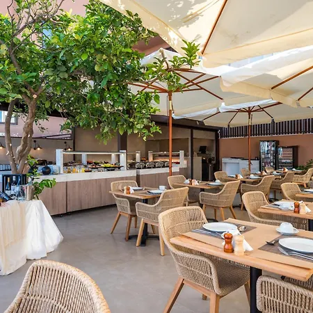 Pyriá Hotel 4*