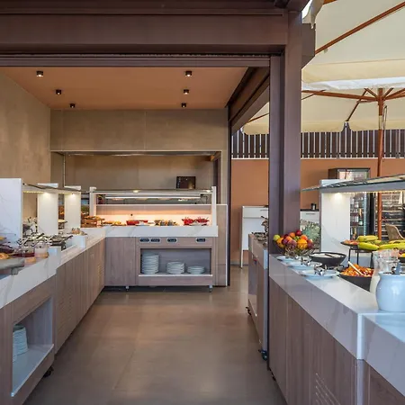 Pyriá Hotel 4*